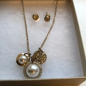 Necklace and earring set